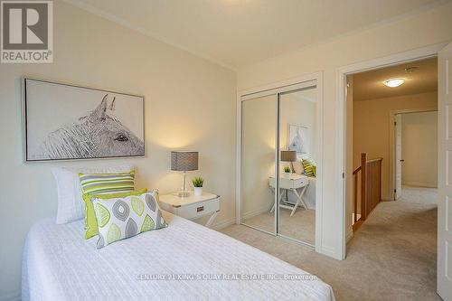 207 Vantage Loop, Newmarket, ON - Indoor Photo Showing Bedroom