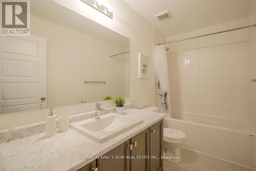 207 Vantage Loop, Newmarket, ON - Indoor Photo Showing Bathroom