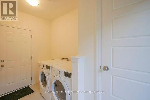 207 Vantage Loop, Newmarket, ON - Indoor Photo Showing Laundry Room