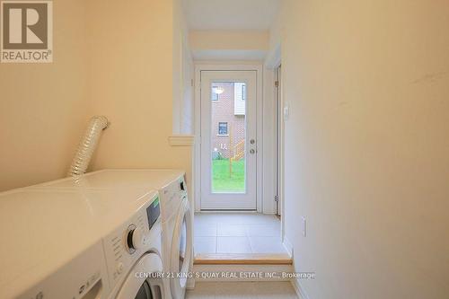 207 Vantage Loop, Newmarket, ON - Indoor Photo Showing Laundry Room