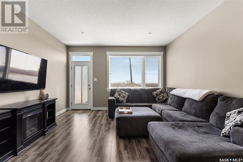 3 3960 7Th Avenue E, Regina, SK - Indoor Photo Showing Living Room