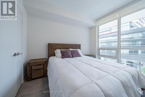 401 - 30 Roehampton Avenue, Toronto, ON - Indoor Photo Showing Bedroom
