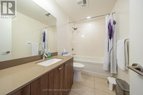 401 - 30 Roehampton Avenue, Toronto, ON - Indoor Photo Showing Bathroom
