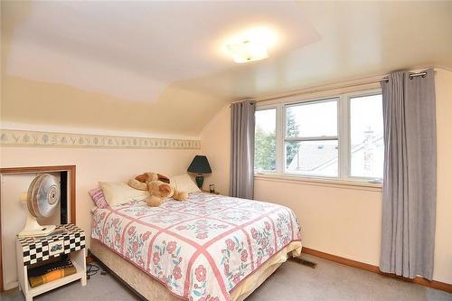647 Limeridge Road E, Hamilton, ON - Indoor Photo Showing Bedroom