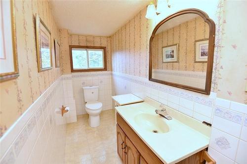 647 Limeridge Road E, Hamilton, ON - Indoor Photo Showing Bathroom