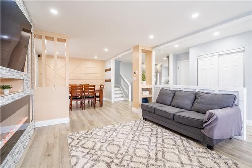 9 Delawana Drive, Hamilton, ON - Indoor Photo Showing Living Room