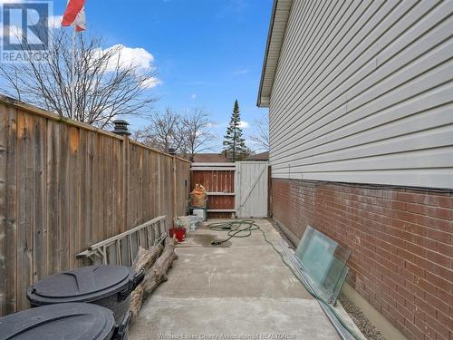 9827 Ridge Road, Windsor, ON - Outdoor With Exterior