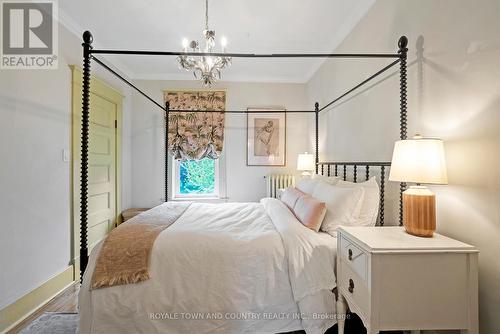18 Russell Street E, Kawartha Lakes, ON - Indoor Photo Showing Bedroom