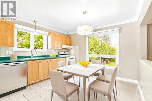 Virtually staged - Kitchen eating area - 127 Withrow Avenue, Ottawa, ON - Indoor