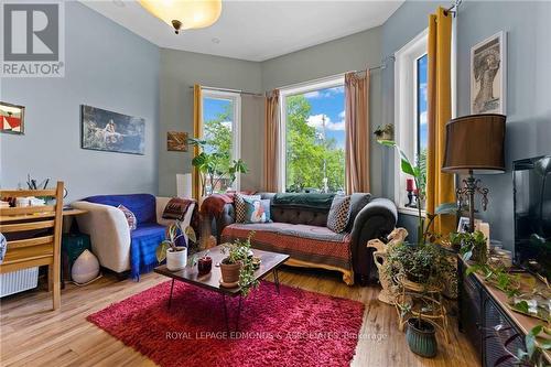 48 Renfrew Street, Pembroke, ON - Indoor Photo Showing Living Room