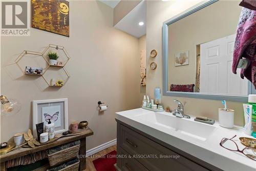 48 Renfrew Street, Pembroke, ON - Indoor Photo Showing Bathroom