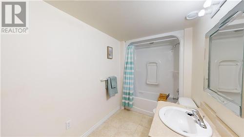 456 Draper Street, Pembroke, ON - Indoor Photo Showing Bathroom