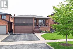 930 WETHERBY LANE  Mississauga, ON L4W 4S7