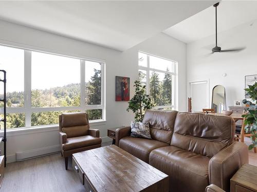 509-940 Reunion Ave, Langford, BC - Indoor Photo Showing Living Room