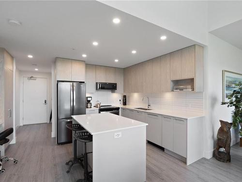 509-940 Reunion Ave, Langford, BC - Indoor Photo Showing Kitchen With Double Sink With Upgraded Kitchen