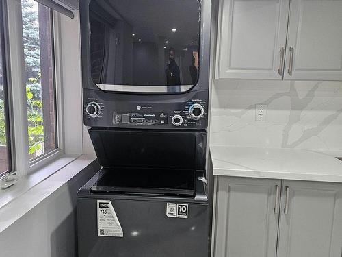 74 Gentle Fox Dr, Caledon, ON - Indoor Photo Showing Laundry Room