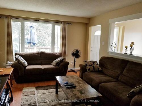 66 Burbank Cres, Orangeville, ON - Indoor Photo Showing Living Room