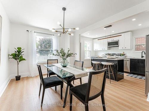 15 Barnesdale Ave N, Hamilton, ON - Indoor Photo Showing Dining Room