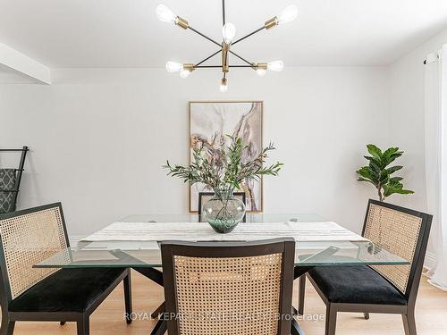 15 Barnesdale Ave N, Hamilton, ON - Indoor Photo Showing Dining Room