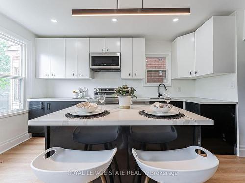 15 Barnesdale Ave N, Hamilton, ON - Indoor Photo Showing Kitchen With Upgraded Kitchen