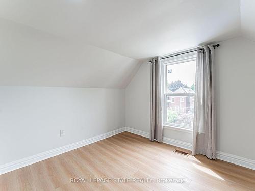 15 Barnesdale Ave N, Hamilton, ON - Indoor Photo Showing Other Room