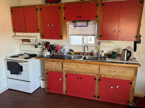 1871 Main Street, Merritt, BC - Indoor Photo Showing Kitchen With Double Sink