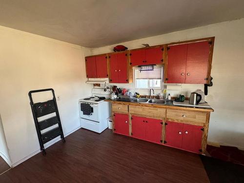 1871 Main Street, Merritt, BC - Indoor Photo Showing Kitchen With Double Sink