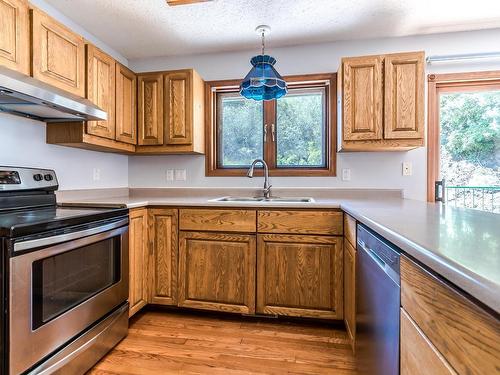 870 Eagleson Cres, Lillooet, BC - Indoor Photo Showing Kitchen With Double Sink