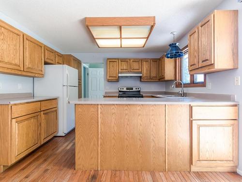 870 Eagleson Cres, Lillooet, BC - Indoor Photo Showing Kitchen With Double Sink