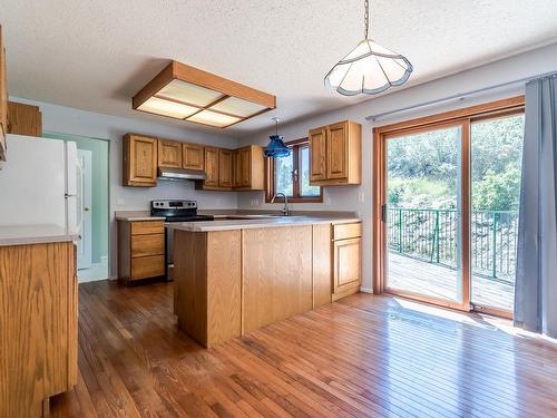 870 Eagleson Cres, Lillooet, BC - Indoor Photo Showing Kitchen