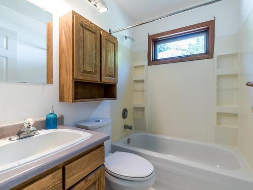 870 Eagleson Cres, Lillooet, BC - Indoor Photo Showing Bathroom