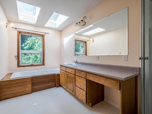 870 Eagleson Cres, Lillooet, BC - Indoor Photo Showing Bathroom