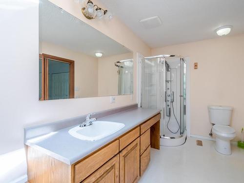 870 Eagleson Cres, Lillooet, BC - Indoor Photo Showing Bathroom