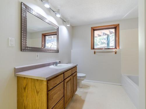 870 Eagleson Cres, Lillooet, BC - Indoor Photo Showing Bathroom