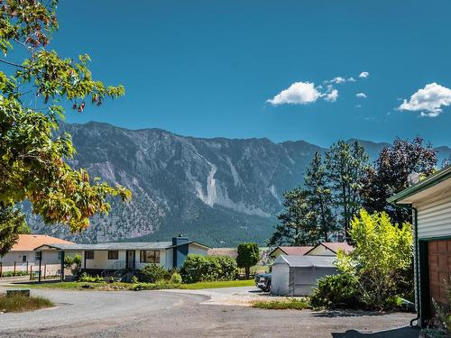 870 Eagleson Cres, Lillooet, BC - Outdoor