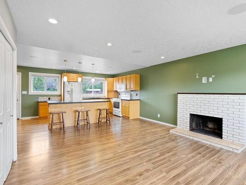 1060 North Glen Drive, Kamloops, BC - Indoor Photo Showing Living Room With Fireplace