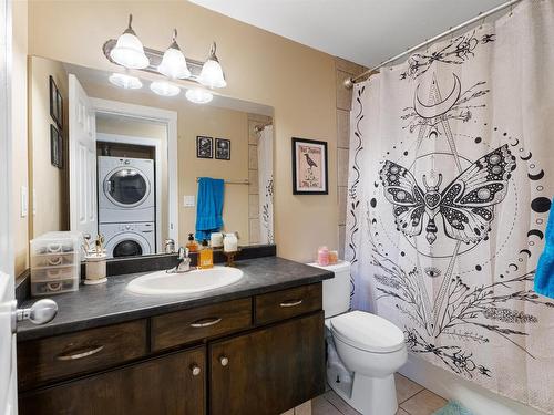 1060 North Glen Drive, Kamloops, BC - Indoor Photo Showing Bathroom