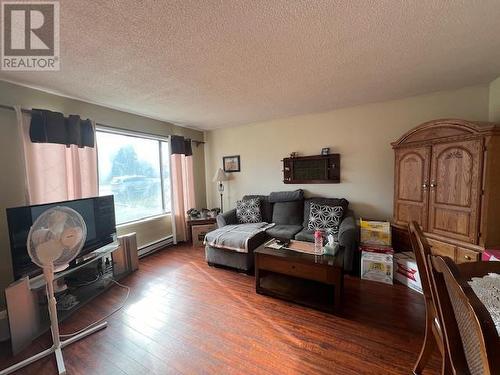 8016 97Th Street, Osoyoos, BC - Indoor Photo Showing Living Room