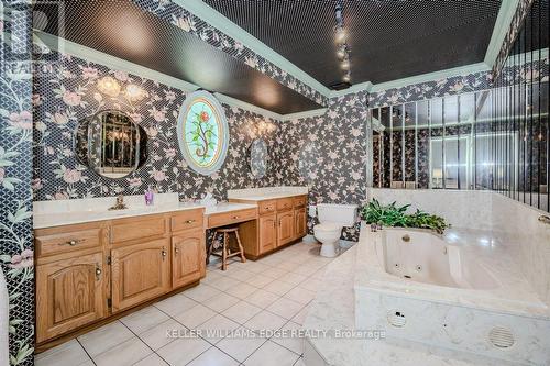 394 Scenic Drive, Hamilton, ON - Indoor Photo Showing Bathroom
