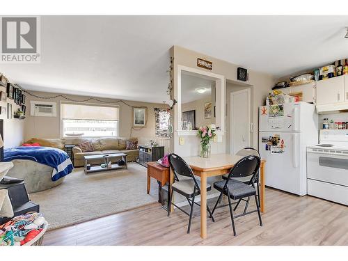 265 Fir Court, Kelowna, BC - Indoor Photo Showing Kitchen