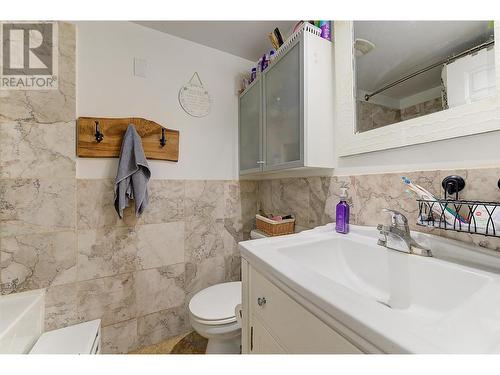 265 Fir Court, Kelowna, BC - Indoor Photo Showing Bathroom