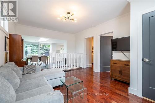 228 Napier Street, Hamilton, ON - Indoor Photo Showing Living Room