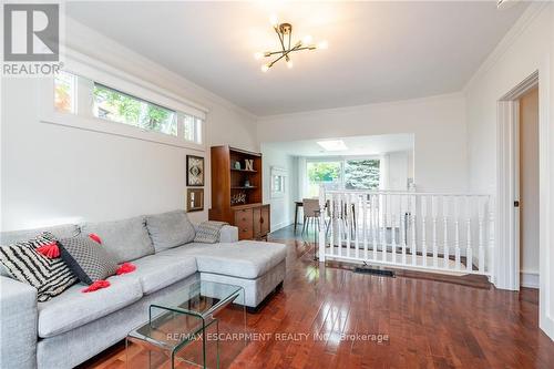 228 Napier Street, Hamilton, ON - Indoor Photo Showing Living Room