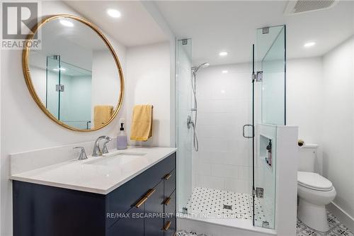 228 Napier Street, Hamilton, ON - Indoor Photo Showing Bathroom