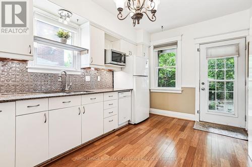 217 Rothsay Avenue, Hamilton, ON - Indoor Photo Showing Kitchen