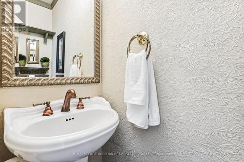 217 Rothsay Avenue, Hamilton, ON - Indoor Photo Showing Bathroom