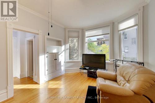 East #1 - 122 Forsyth Street N, Sarnia, ON - Indoor Photo Showing Living Room