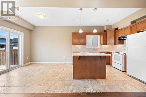 2 Sparkle Drive, Thorold, ON - Indoor Photo Showing Kitchen