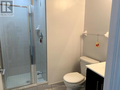 611 - 15 James Finlay Way, Toronto (Downsview-Roding-Cfb), ON - Indoor Photo Showing Bathroom