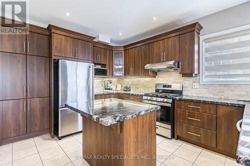 73 Revelstoke Place, Brampton, ON - Indoor Photo Showing Kitchen With Upgraded Kitchen